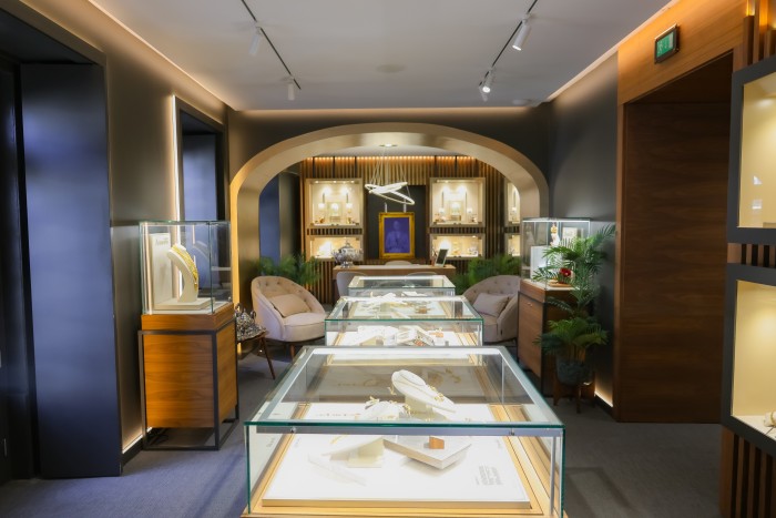 GUIDED TOUR OF THE GALLERY