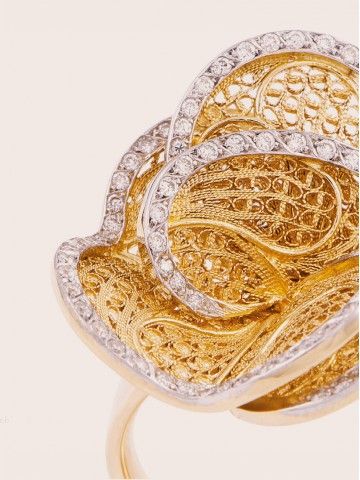 Blossom Collection by Eleuterio, crafted in 19.2k gold and hand-filigree made in Portugal. 