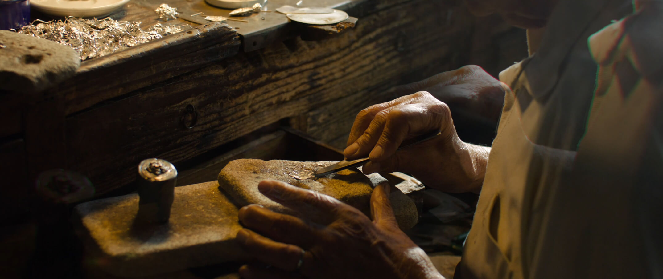 Use to since 1969, promoting portuguese goldsmithing.