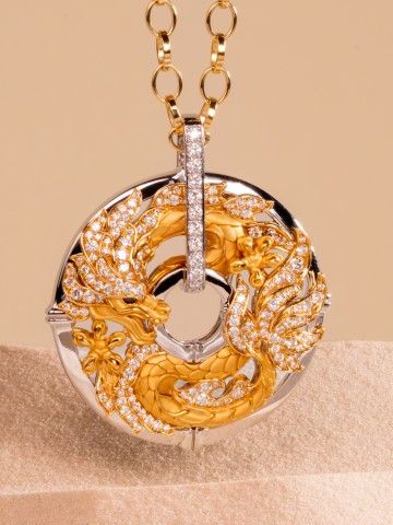 Colar com pendente Carrera y Carrera, coleo New Shanghai, em Ouro 18k com Diamantes.