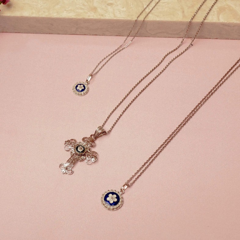 Portuguese Roses | Enamel Medal pendant