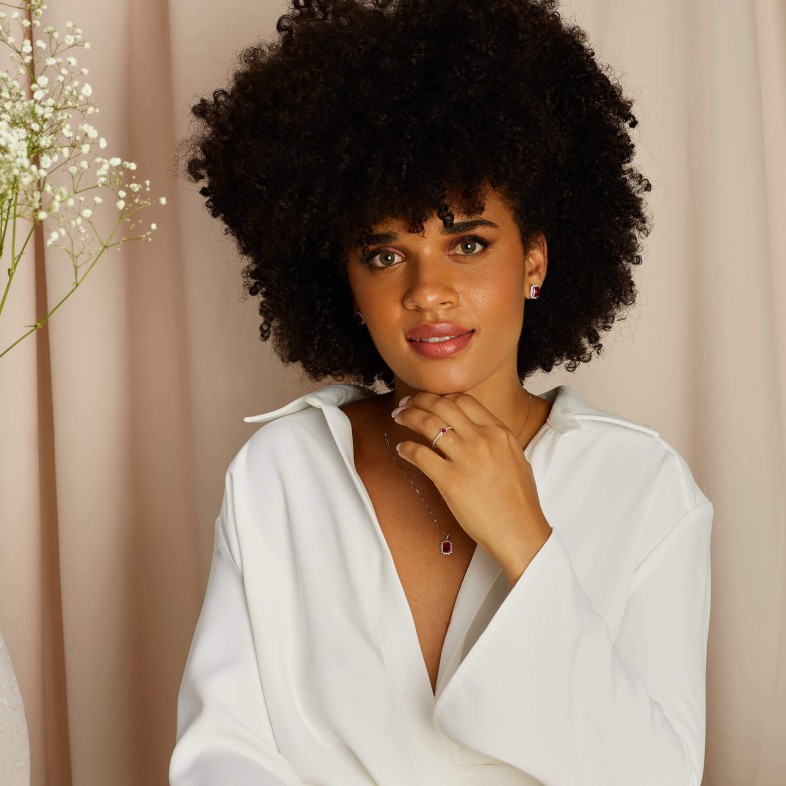 Anel de Noivado com Diamantes e Rubi