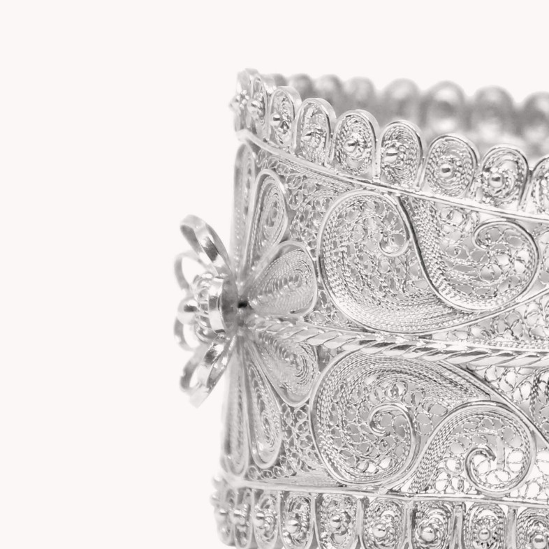 Filigree Flowers bangle