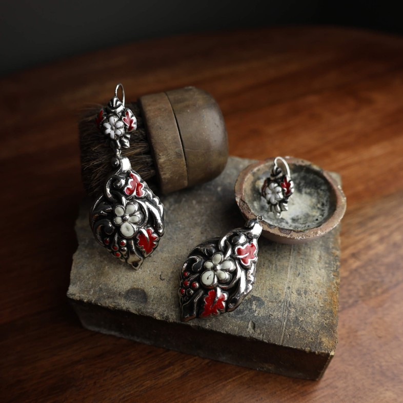 NEOBAROQ | Enamel Earrings