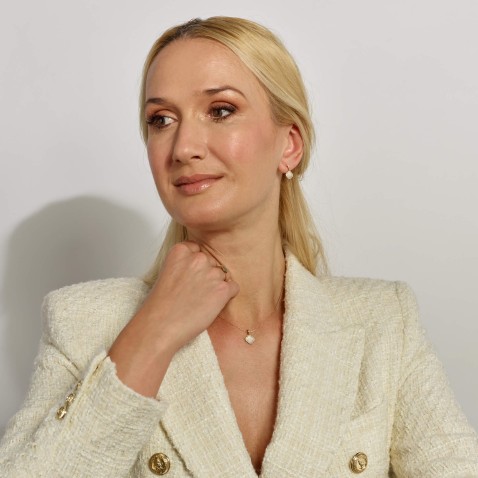 Fio com Pendente com Madreprola e Diamantes