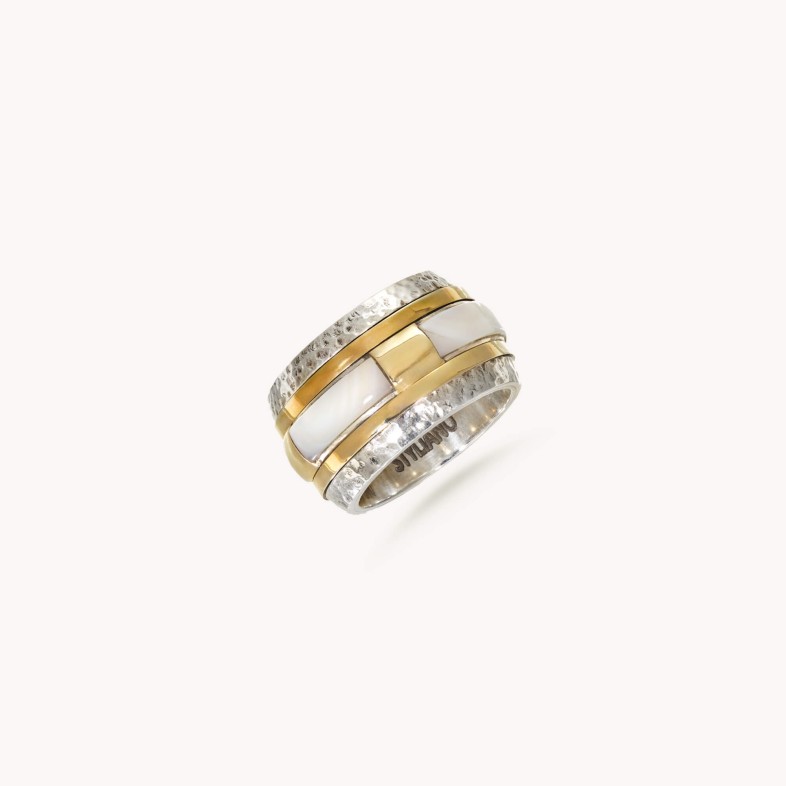 Mother-of-pearl band ring