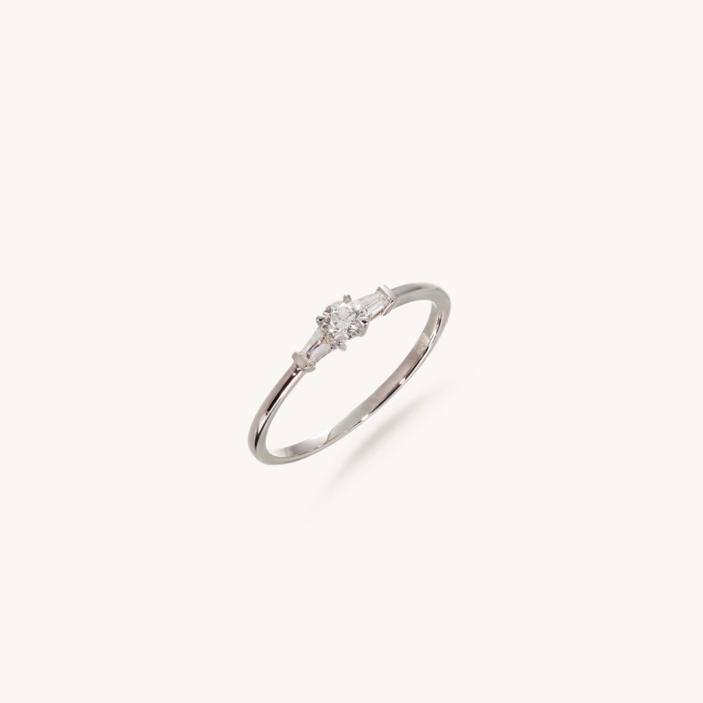 Anel com diamantes