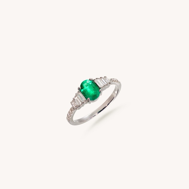EMERALD AND DIAMOND RING