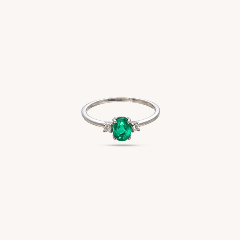EMERALD AND DIAMOND RING