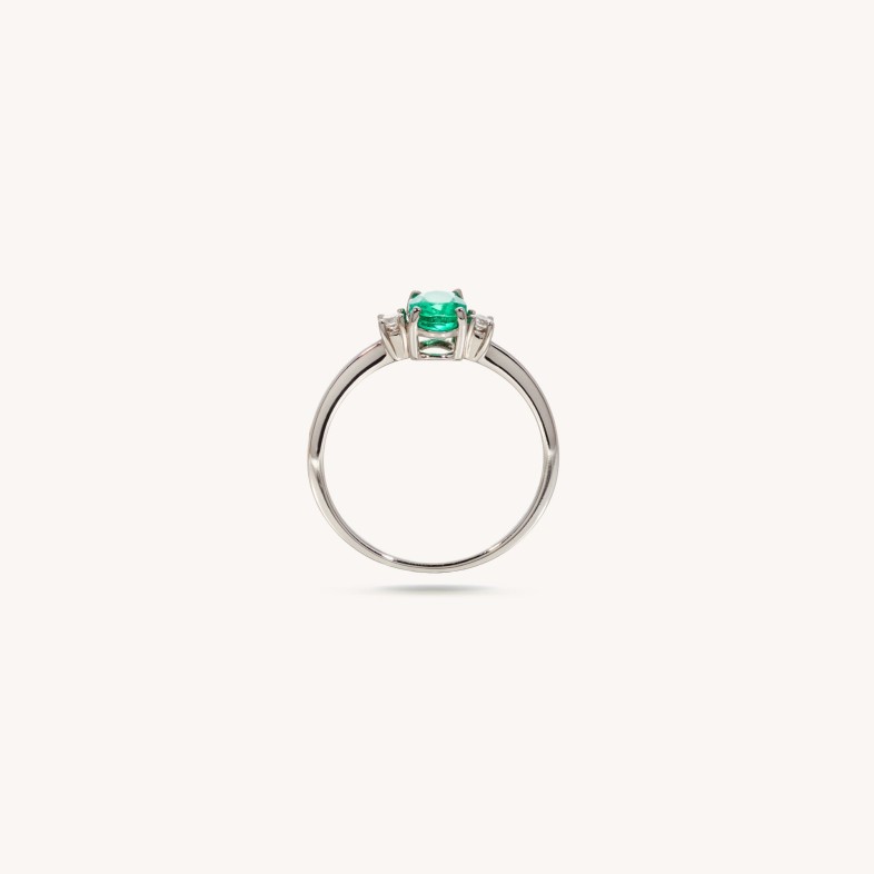 EMERALD AND DIAMOND RING