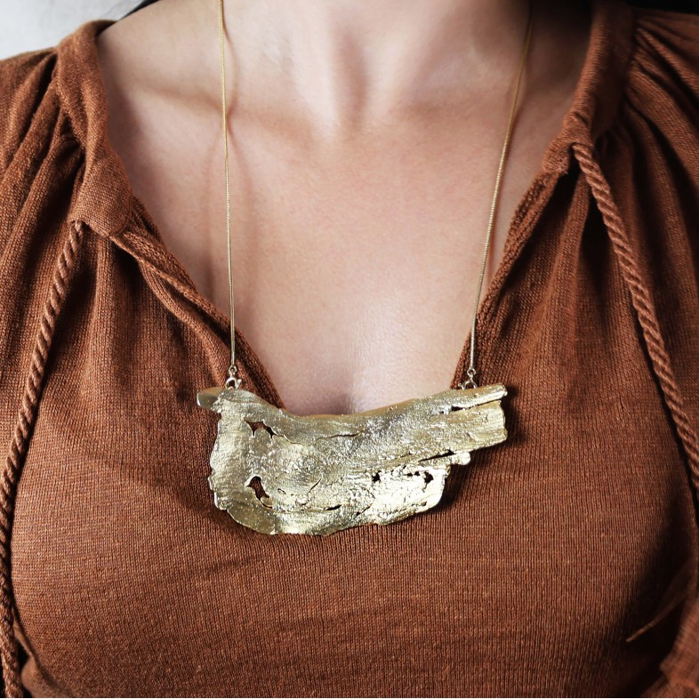 COLAR E PREGADEIRA PRATA EUCALIPTUS BARK | NATURA