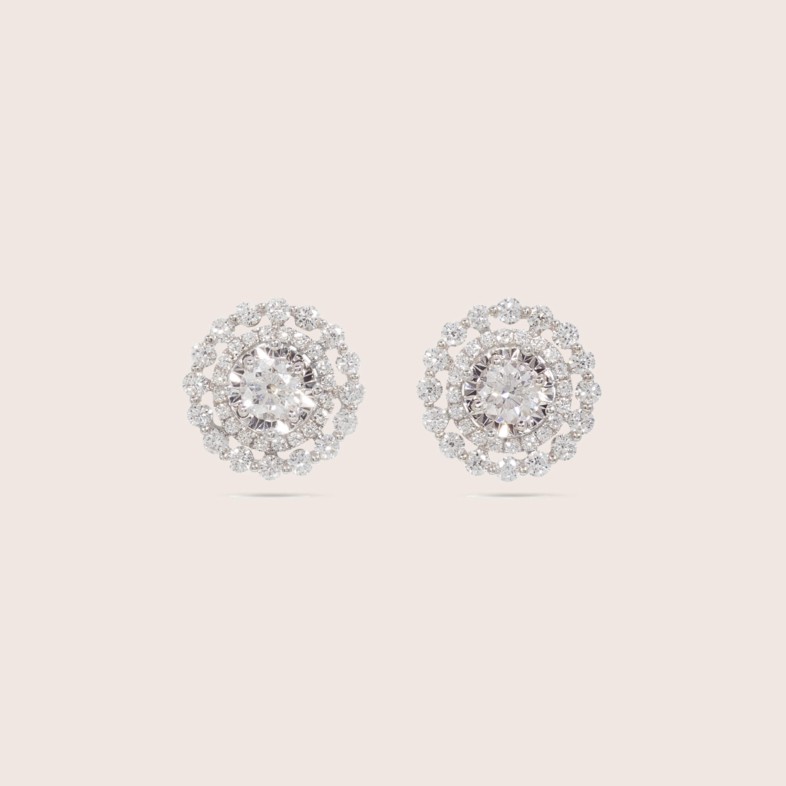 Brincos com diamantes