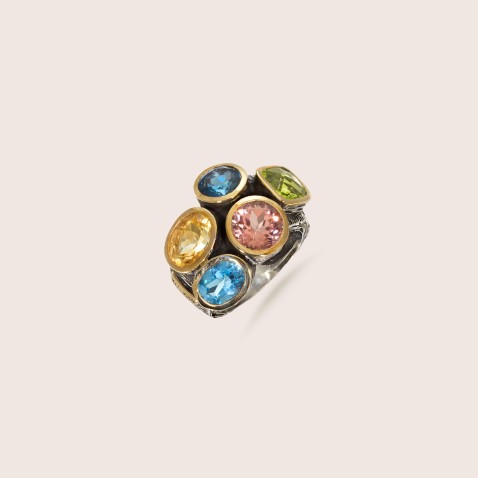Topazes and peridots ring