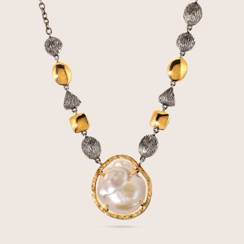 Nucleated pearl necklace