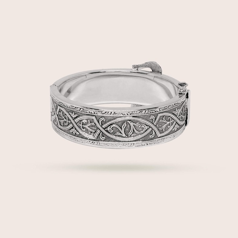 Escrava Celta com fivela