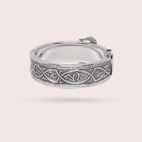 Escrava Celta com fivela