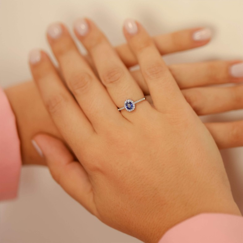 Anel de Noivado com Diamantes e Safira