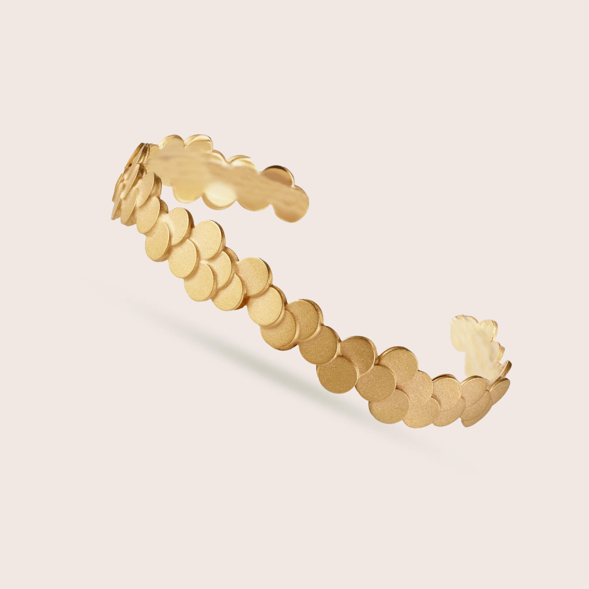 Scales | Escrava
