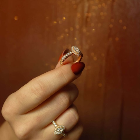 18K Gold Extendable Ring with Diamonds