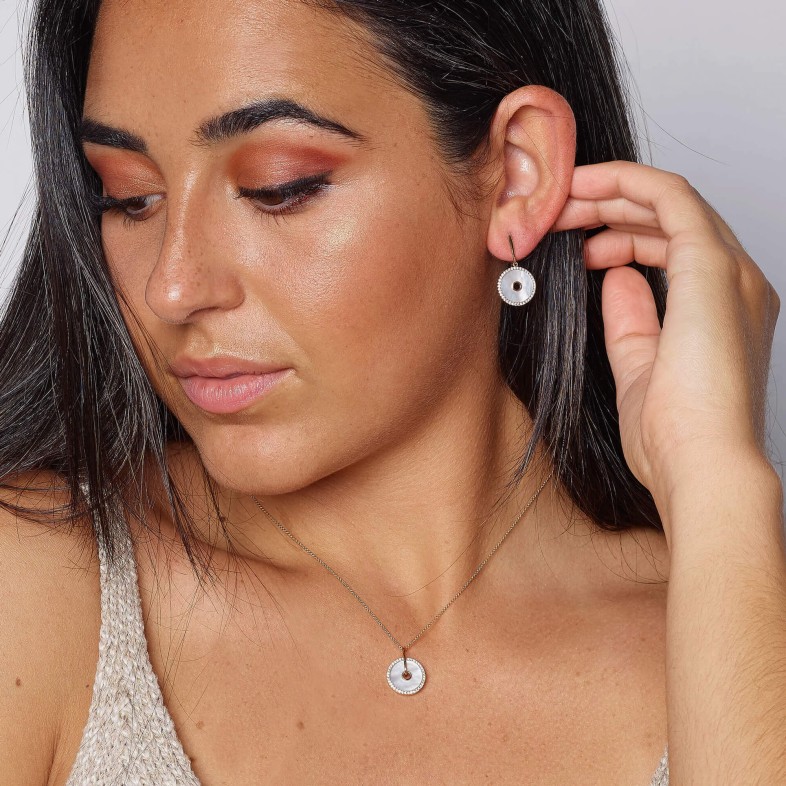 Colar madreprola e diamantes