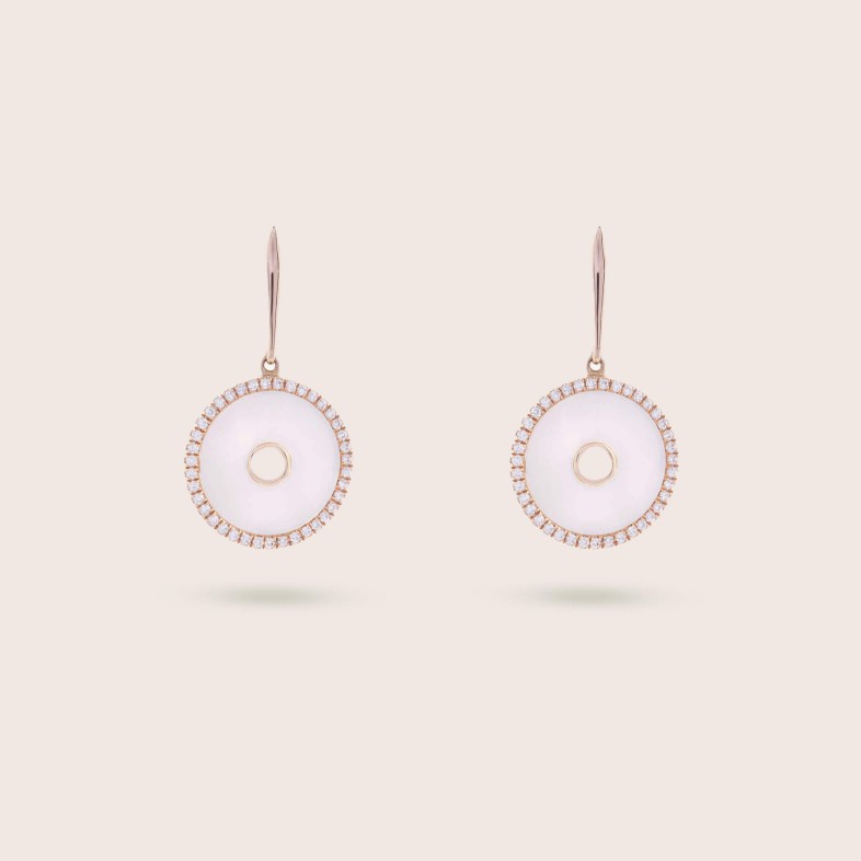 Brincos madreprola e diamantes