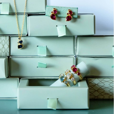 Gold-plated silver ring with crystals