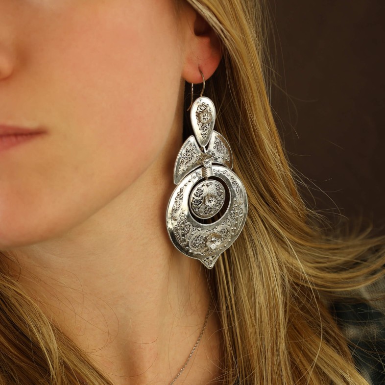 Queen-style earrings in silver | Filigree