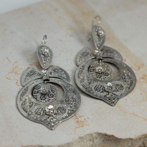 Queen-style earrings in silver | Filigree