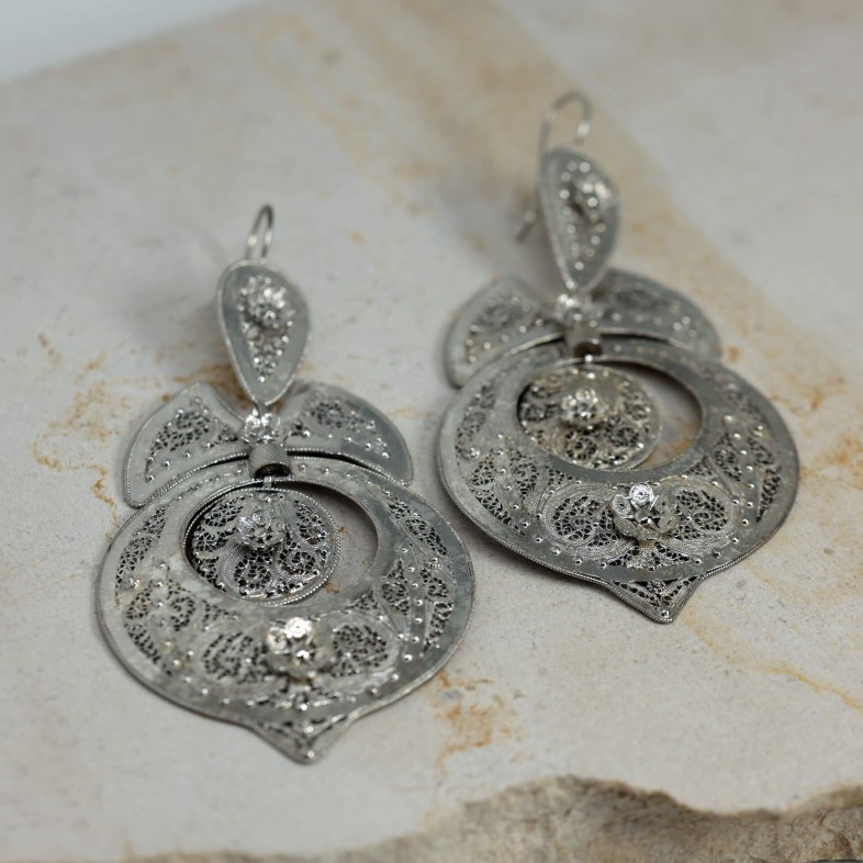 Queen-style earrings in silver | Filigree