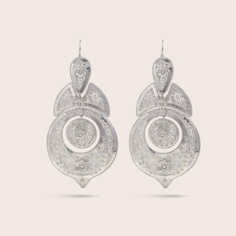 Queen-style earrings in silver | Filigree