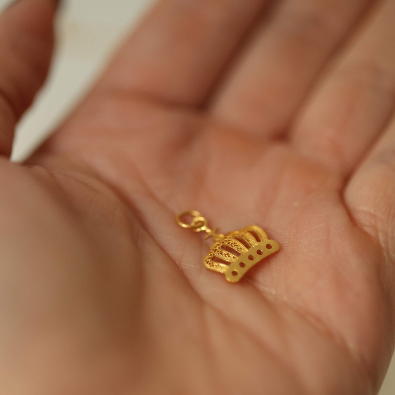 19.2K Gold Crown Pendant