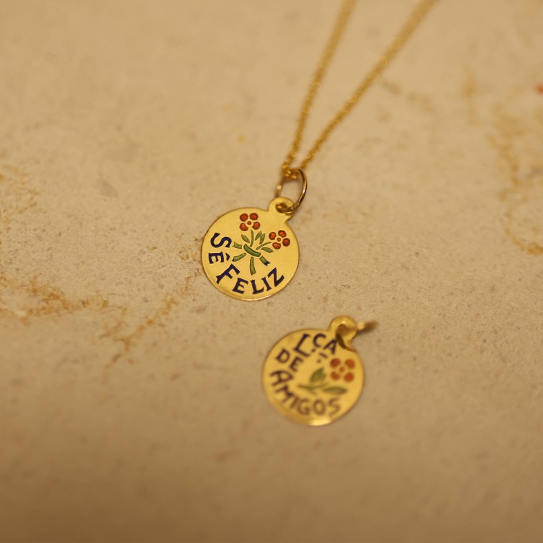 "Be Happy" Pendant in 19,2K Gold | Lembran�a