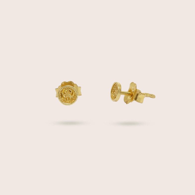 19.2K gold earrings with filigree detail