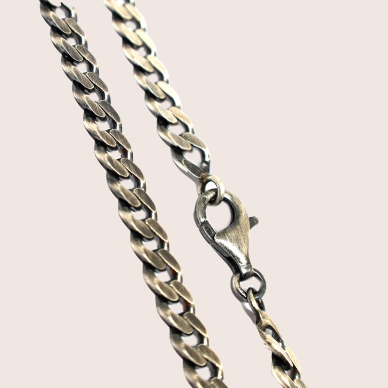 Curb chain