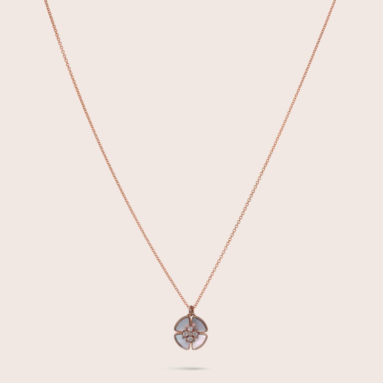 Colar com diamantes e madrep�rola