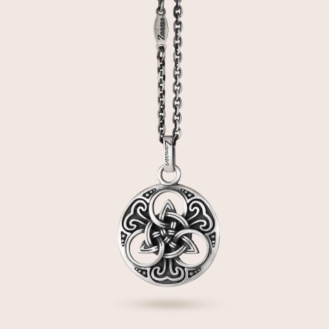 Pendant necklace