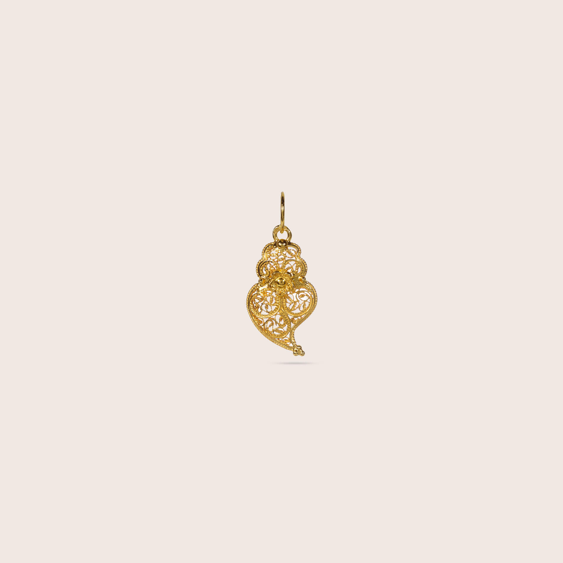 19.2K Gold "Cora��o de Viana" Pendant | Filigree