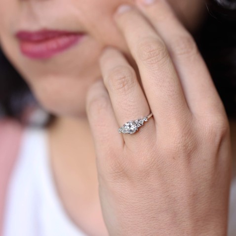 19,2K Gold Engagement Ring with Diamonds IGI Certified | Special Moments