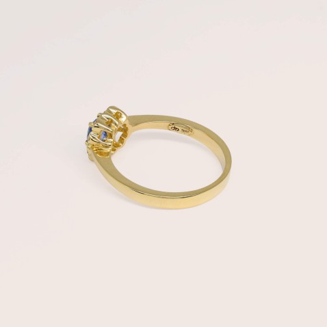 18K Gold Engagement Ring with Sapphire and Diamonds | Cores Preciosas