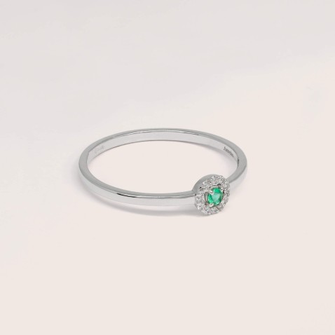 18K Gold Engagement Ring with Emerald and Diamonds | Cores Preciosas