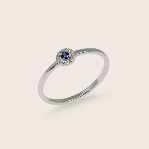 18K Gold Engagement Ring with Blue Sapphire and Diamonds | Cores Preciosas