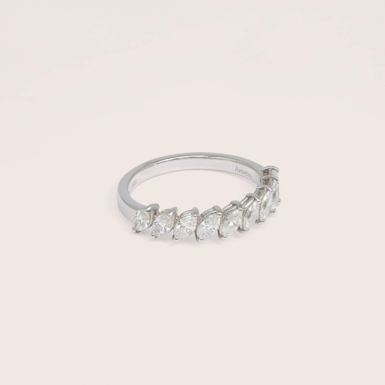 18K White Gold Engagement Ring with Diamonds | Special Moments