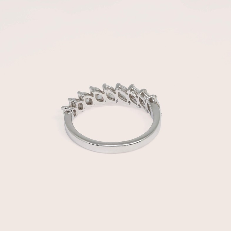 18K White Gold Engagement Ring with Diamonds | Special Moments