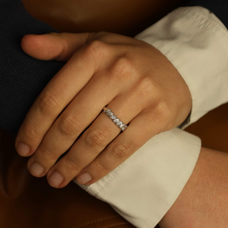 18K White Gold Engagement Ring with Diamonds | Special Moments