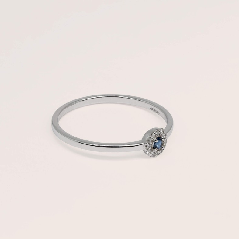 18K Gold Engagement Ring with Blue Sapphire and Diamonds | Cores Preciosas