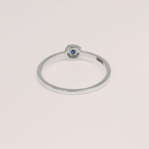 18K Gold Engagement Ring with Blue Sapphire and Diamonds | Cores Preciosas