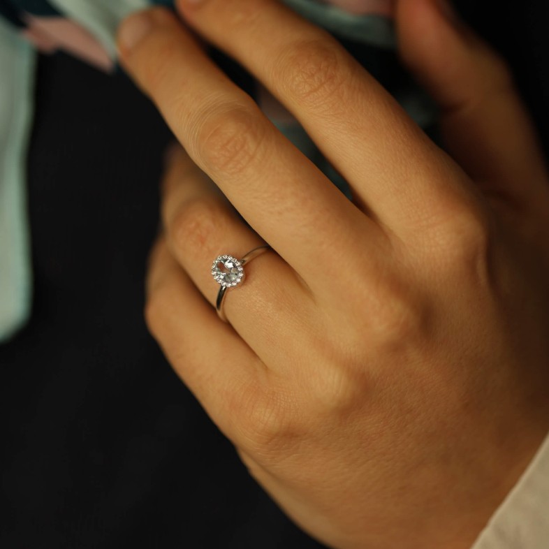 Anel de Noivado Ouro Branco 19,2K �gua-Marinha e Diamantes | Blue Sea