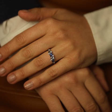 18K White Gold Engagement Ring with Sapphires, Aquamarines, and Diamonds | Cores Preciosas
