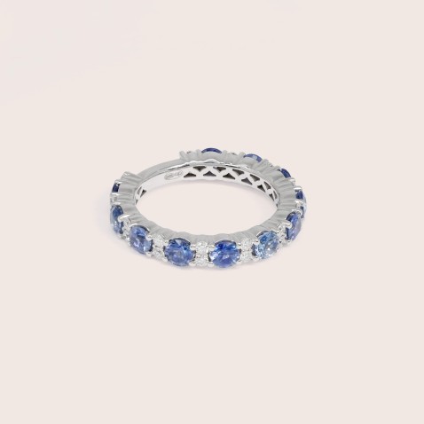 18K White Gold Engagement Ring with Sapphires and Diamonds | Cores Preciosas