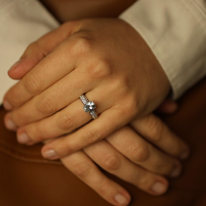 18K White Gold Engagement Ring with Aquamarine and Diamonds | Blue Sea